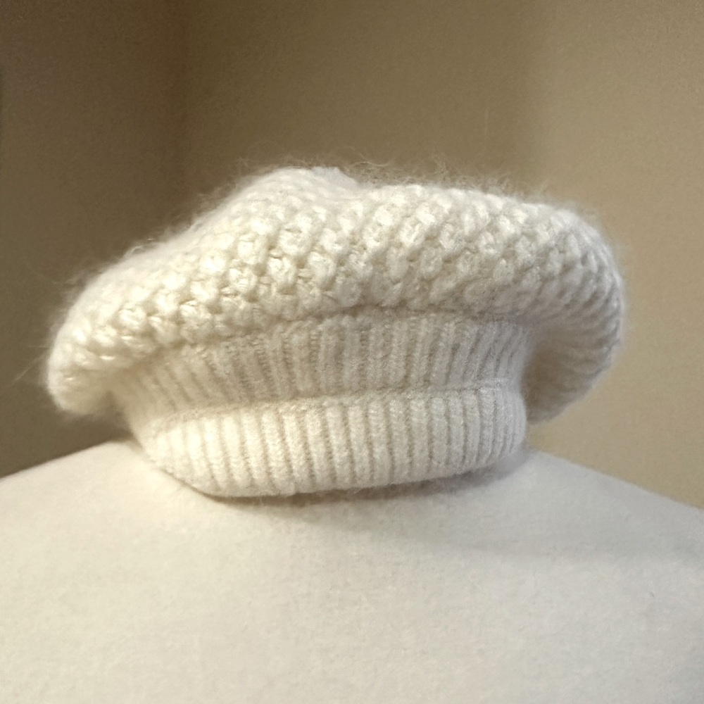 NWOT White Rabbit Blend Soft Pompon Beret